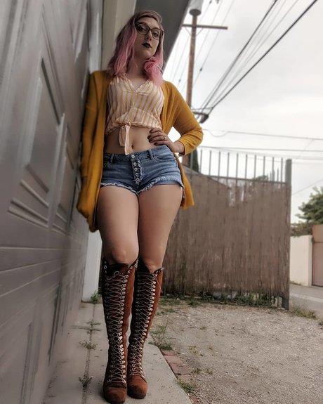 zierliche asiatische onlyfans top exklusive fotos