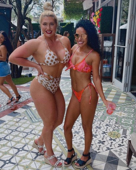 Dr Colette Larsen exklusive erotische foto