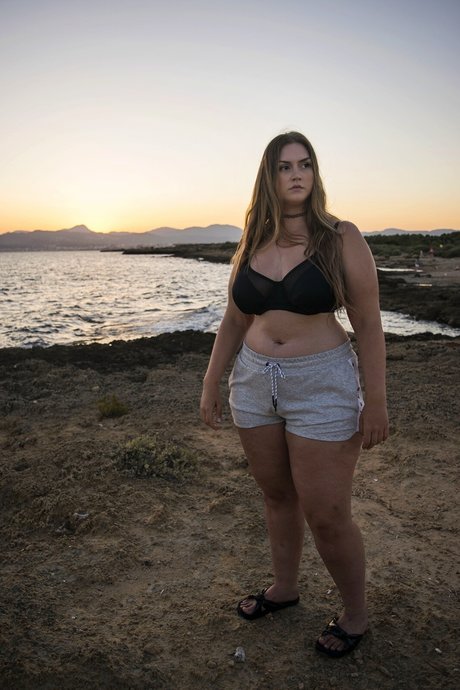 zierliche asiatische onlyfans perfekte galerie