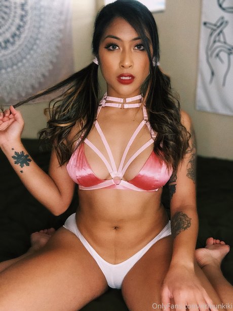 kleiner schwanz shemale onlyfans nackte galerie