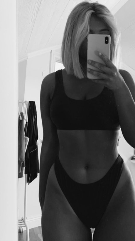 Tuva Oesgard erotische nackten bild