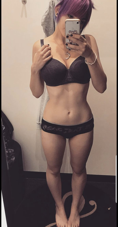 Julez Notyourwaifu heiße nackt bild