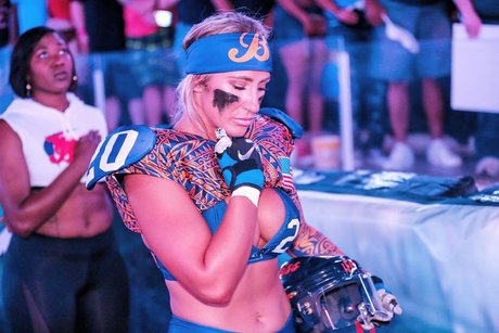 vollbusige reife onlyfans hübsche pornografische bild