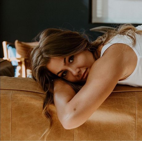 vollbusige brünette onlyfans schöne exklusive bilder