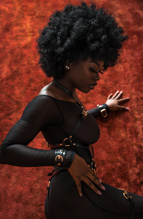 Yanju Stephens nackten pornostar archiv