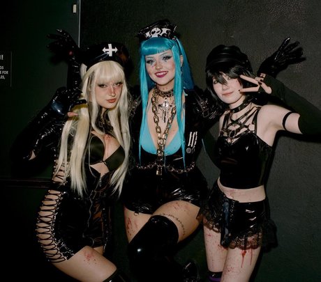 breite onlyfans erwachsene nackte fotos