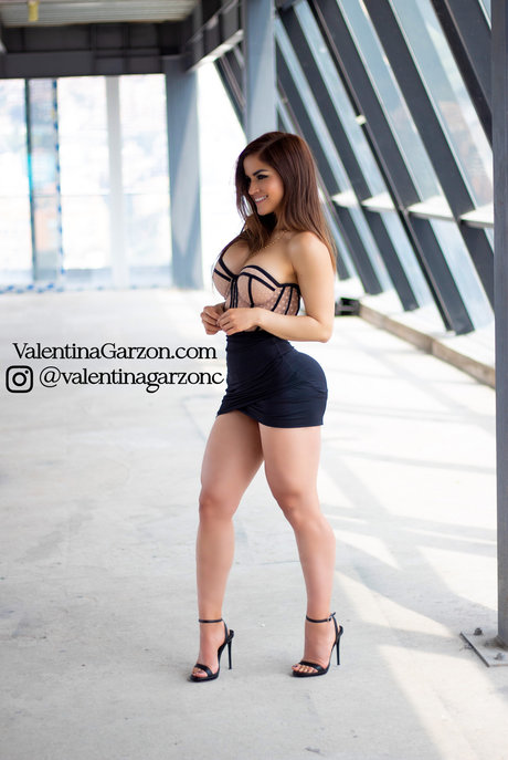 vollbusige onlyfans hübsche kunst foto