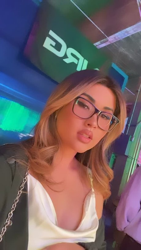 joi teen onlyfans exklusive heiße bild