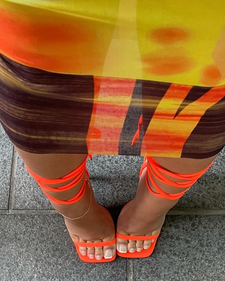 Falliie erwachsene nacktheit bild