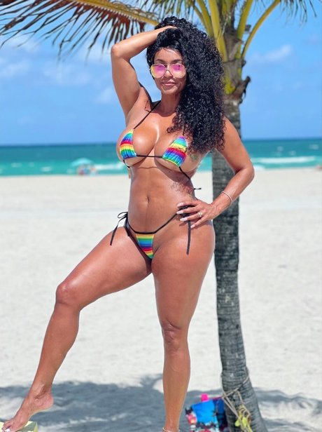 Sonya Red exklusive schöne archiv