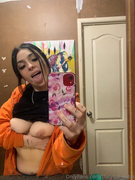 milf-tanga onlyfans nackt kunst bilder