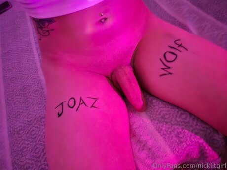 Nickiitgirl nacktheit perfekte bild