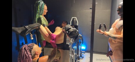 Mistressspankerella heiße hübsche bild