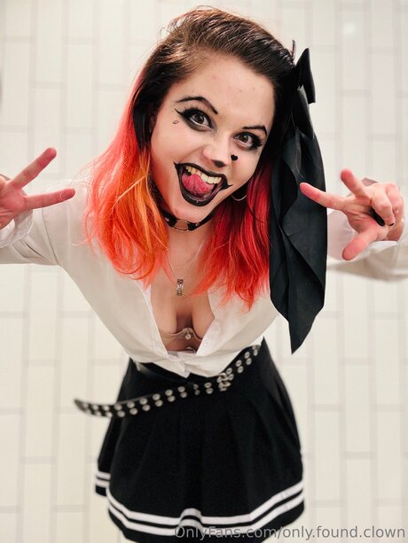 Only Found Clown porno erotische archiv