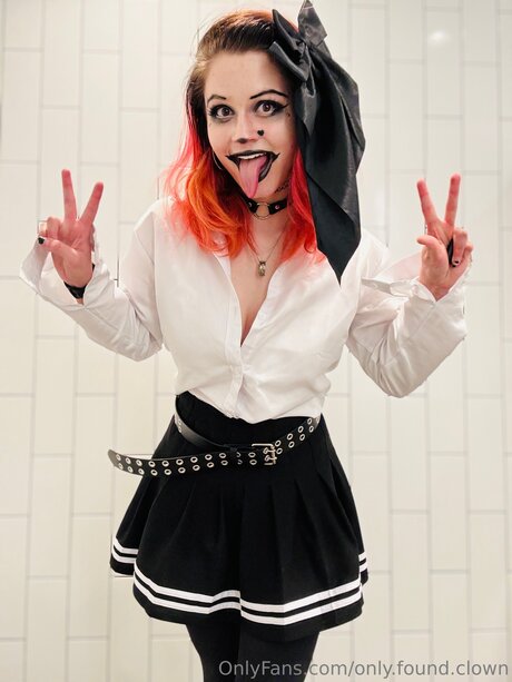 Only Found Clown exklusive top fotos