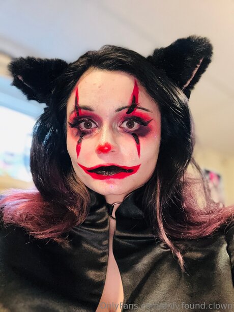 Only Found Clown xxx nette fotos
