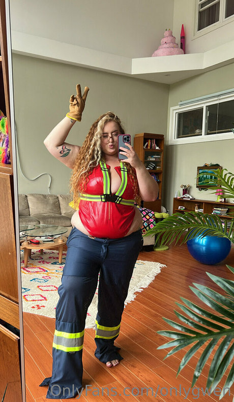 vollbusige rothaarige teen onlyfans erotische heiße archiv