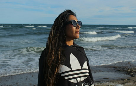 ladyjuicybrunette hübsche heiße galerien