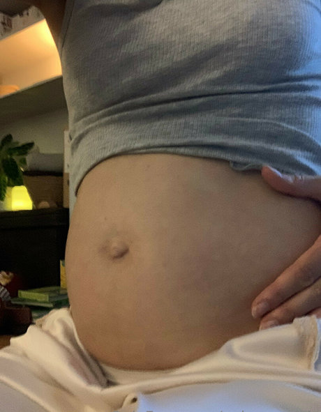 stiefschwester onlyfans kunst nackt bild