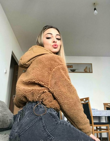 flachbrüstige onlyfans erotische sexy bild