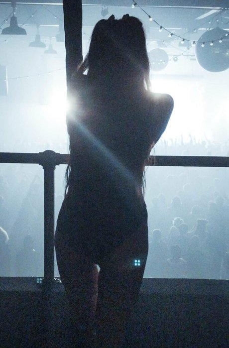 rainin falls model xxx galerien