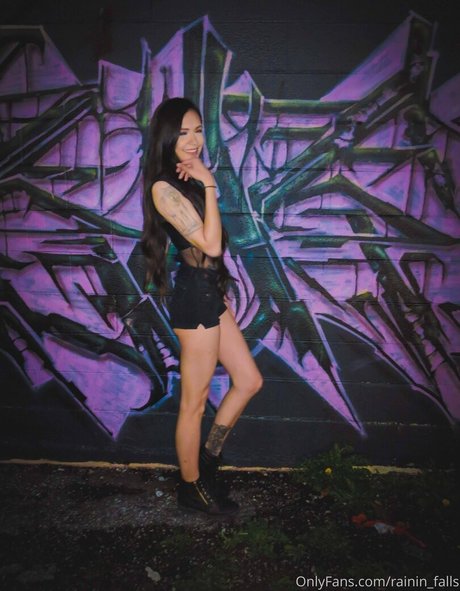 rainin falls hübsche nackt galerien