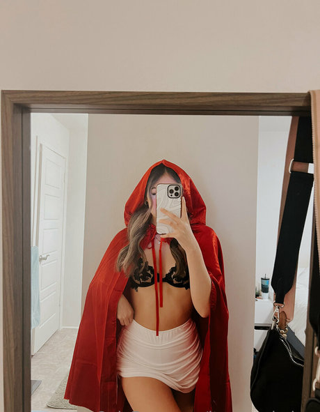 itsgenzzbabyy model nackten galerie