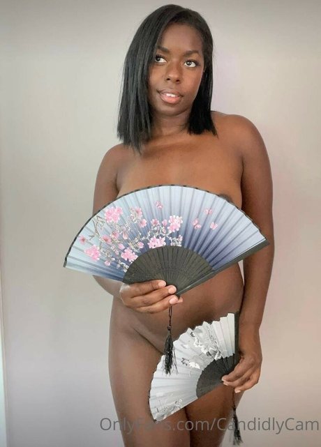 zierliche asiatische onlyfans top akt fotos