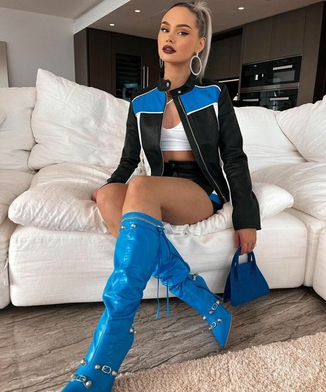 breite onlyfans nackt kunst bilder