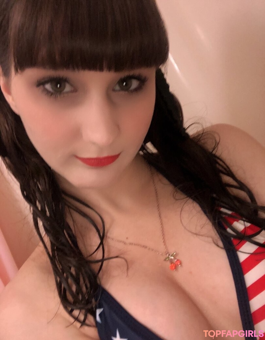 centerfold-onlyfans nacktheit kunst bilder