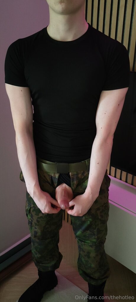 Thehotleo nackt hd bild