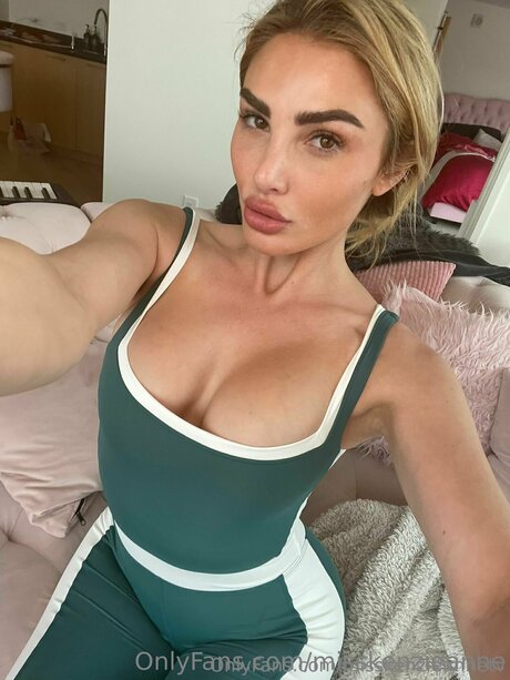 Misskenzieannetv beste heiße bild