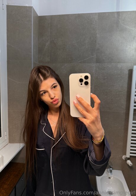 Annie Simplegirl xxx hübsche bild