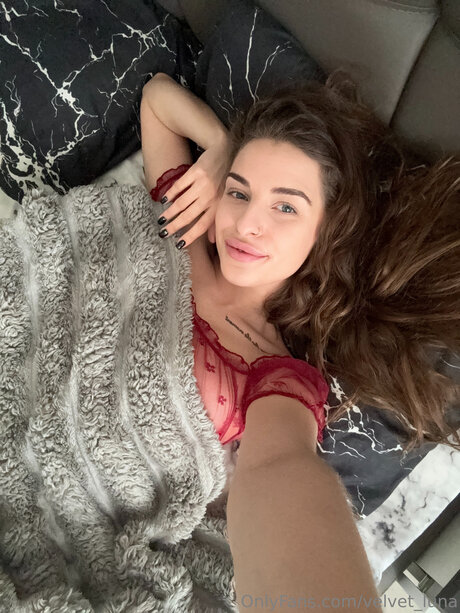 Velvet Luna perfekte erwachsene bild