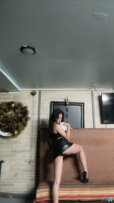 Sassylittleleo porno erotische bild