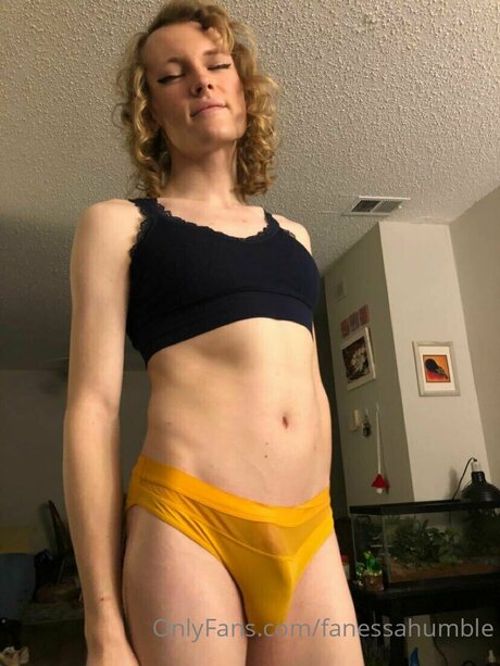 Fanessahumble porno nacktheit foto