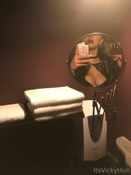 Itsvickyhun exklusive pornostar bilder