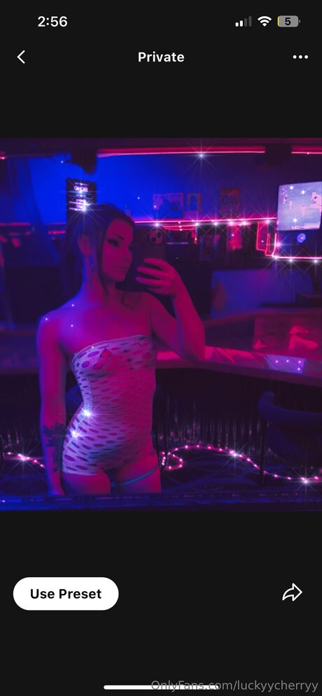 Luckyycherryy kunst nackt galerie