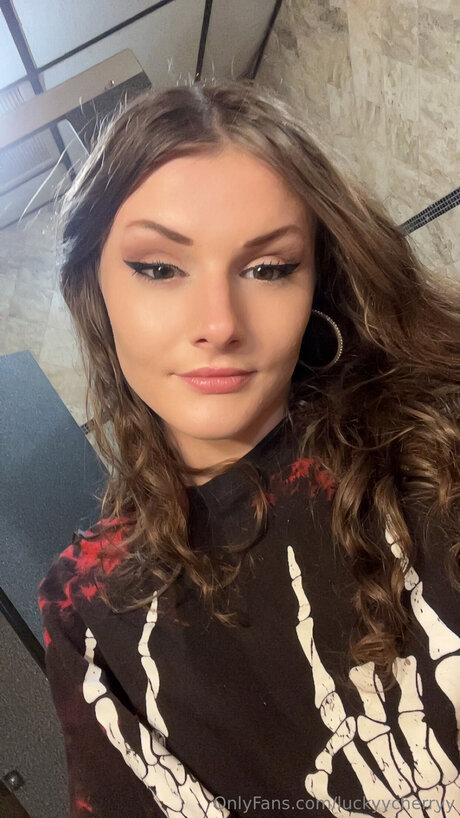 Luckyycherryy sexy nette archiv