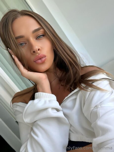 Slyemma schauspielerin perfekte bilder