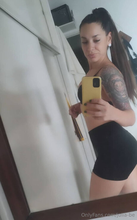 Julia Be erotische freie bild