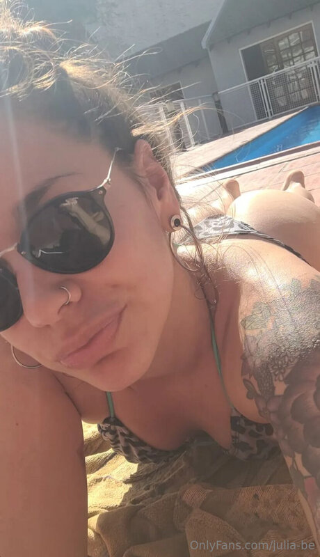 Julia Be schauspielerin heiße bild