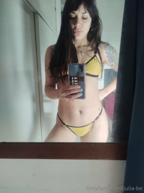 Julia Be nackt pornografische foto