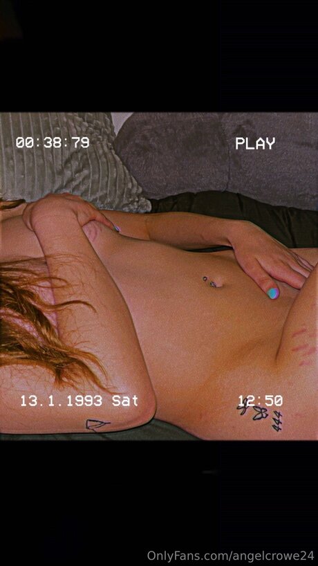 Angelcrowe24 nackt pornographische bild