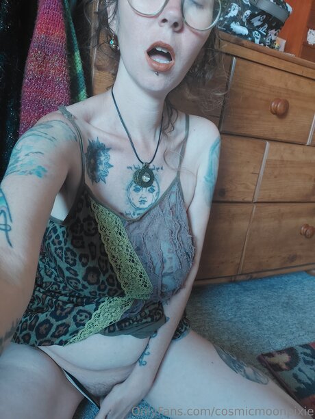 Cosmicmoonpixie erotische nackten foto
