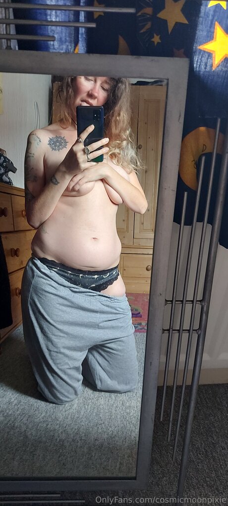 Cosmicmoonpixie pornostar schöne foto