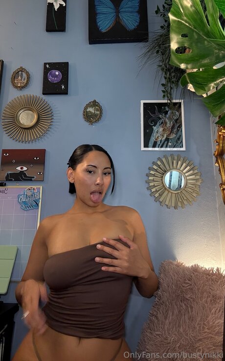 Bustynikki schauspielerin porno bild