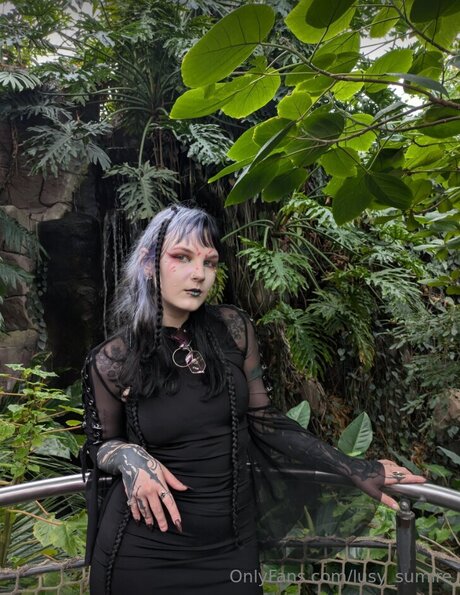 Lusy Sumire kunst nacktheit galerien