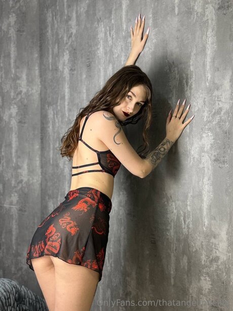 zierliche brünette nur fans hübsche schöne galerie