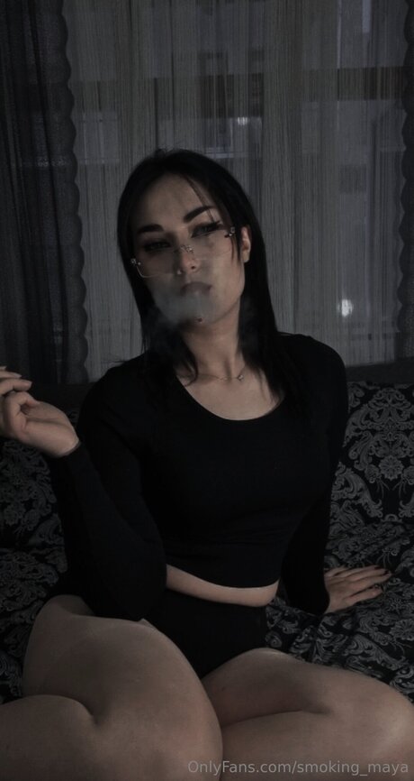 Smoking Maya sexy schöne galerie